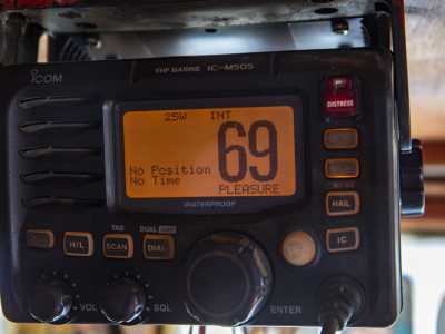 Accompagnati dalla voce metallica provenienti dalla radiolina Vhf  (il servizio di radio mobile marino), andiamo alla scoperta dello Sparviero